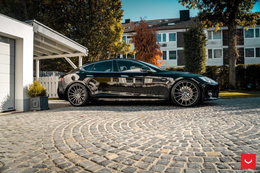  Tesla Model S on Vossen Wheels (VFS-2) 2018 года  (фото 43 из 43)